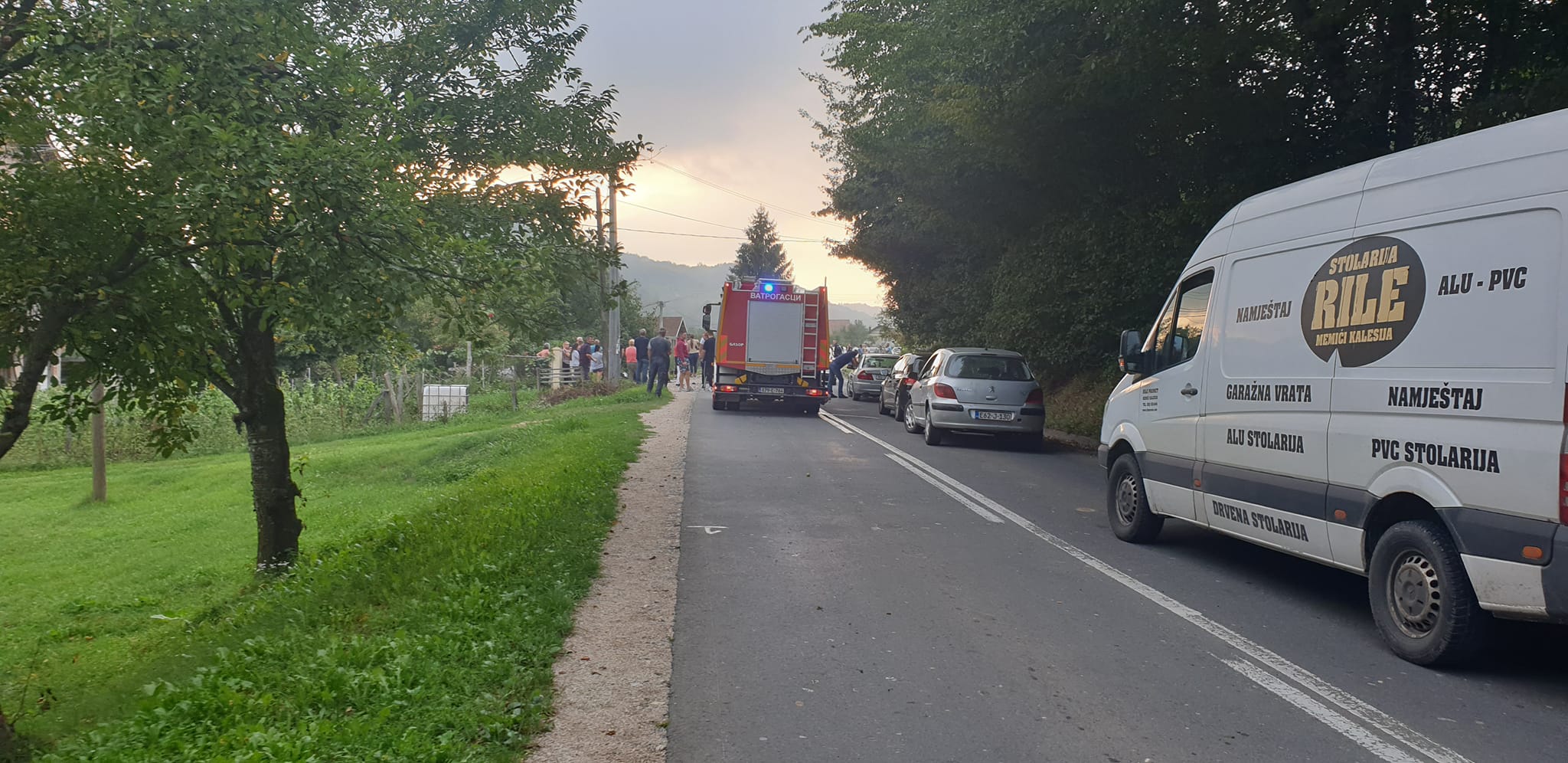 Četvoro povrijeđenih kod Bratunca: Jedan auto smrskan, drugi na krovu (FOTO)