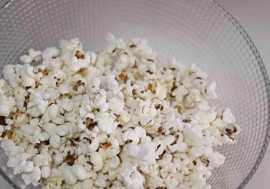 Grickalica koju svi vole: Stručnjaci objasnili da li je zdravo jesti kokice