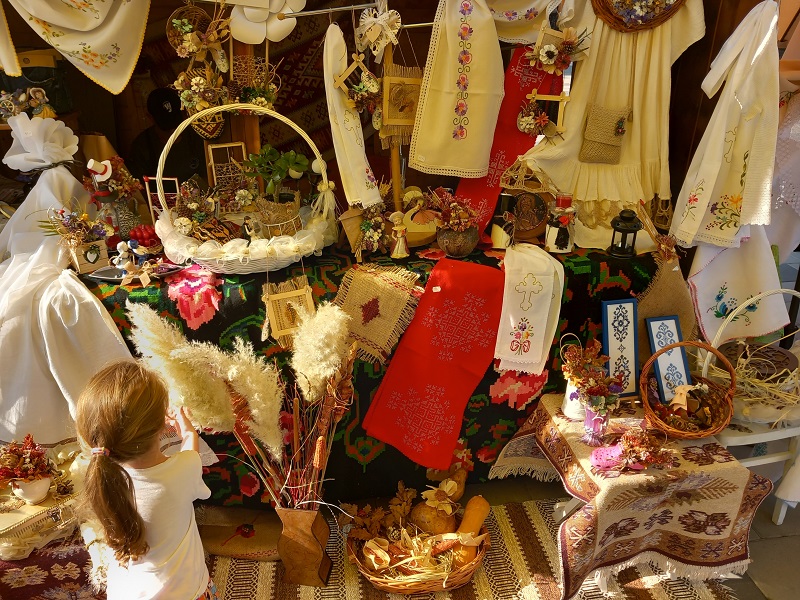 Počela prva manifestacija „Tkanica od zlata, igre i zanata“, cilj očuvanje tradicije i kulture (FOTO)