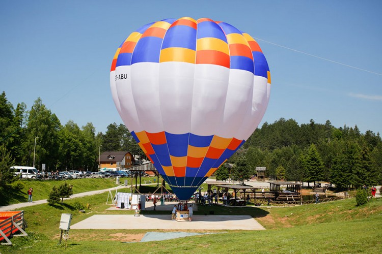 Poletio prvi turistički balon u BiH