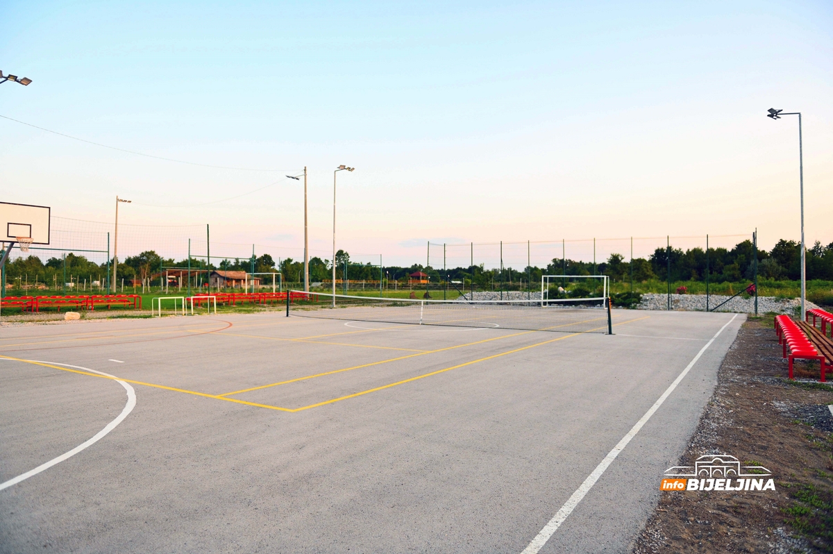 Miloš Čokić oplemenjuje rodno selo kod Šamca: Površinu obraslu šibljem pretvorio u impozantan kompleks