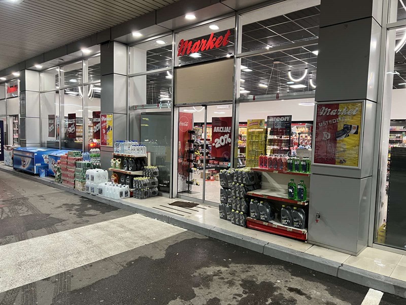 Novogodišnja vikend akcija kod “Neškovića” u Sremskoj: Gorivo jeftinije za 10 feninga, u marketu cijene niže 20 odsto
