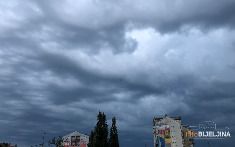 Vrijeme pretežno oblačno, uz lokalne padavine