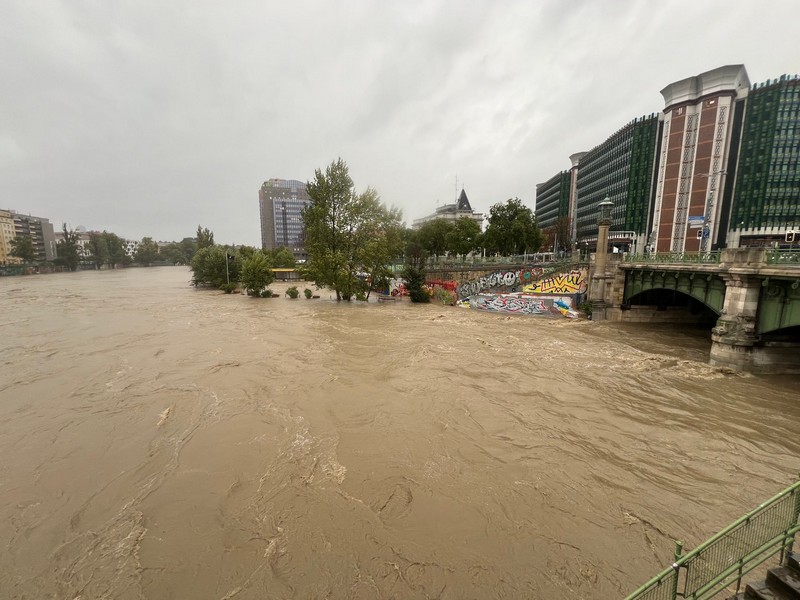Oglasile se sirene u Beču i Donoj Austriji: Poplavljene kuće, spasioci evakuišu građane