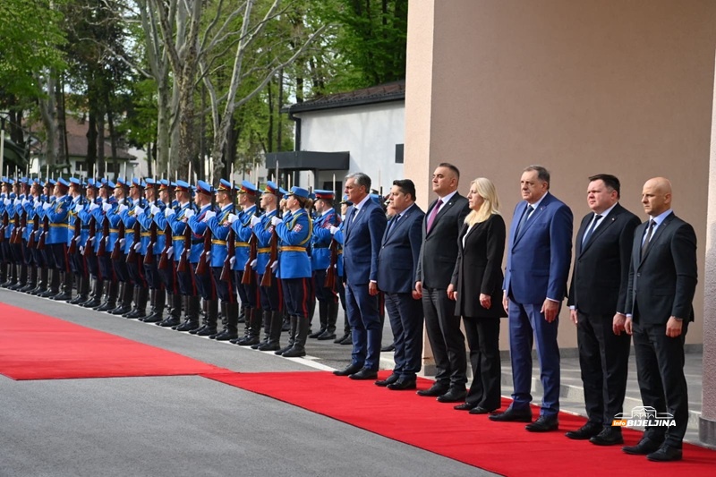Rukovodstvo Republike Srpske u Beogradu na sastanku sa Vučićem