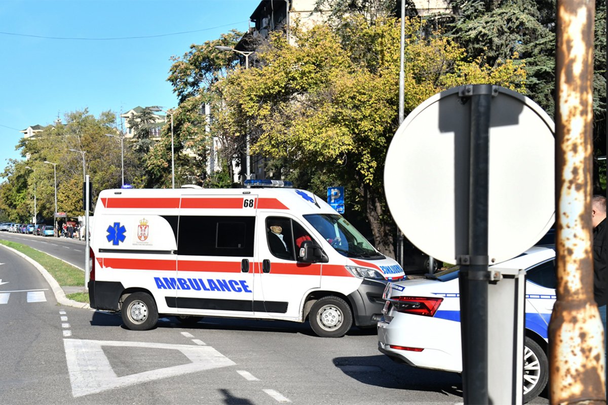 Tinejdžer preminuo nakon što su ga vršnjaci pretukli palicama