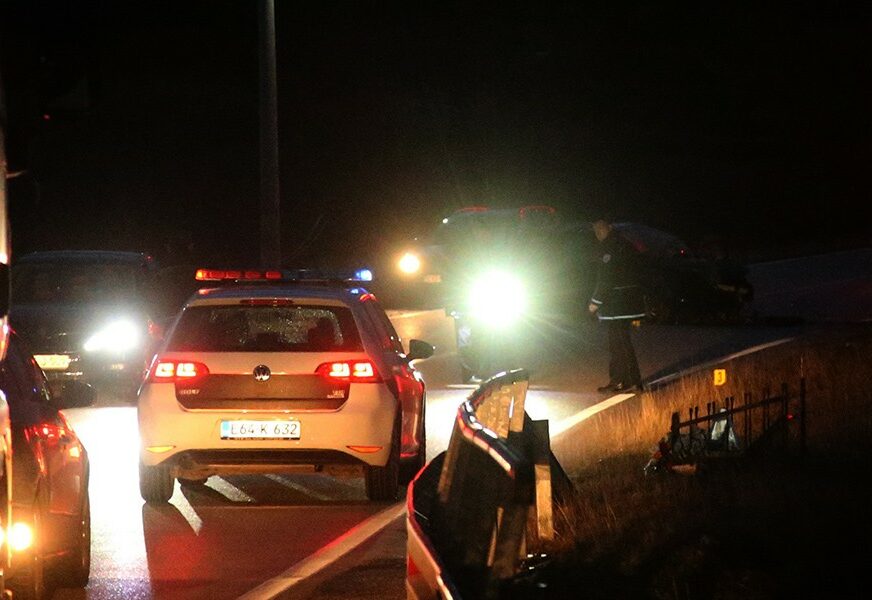 NESREĆA KOD TUZLE U sudaru 2 automobila povrijeđene 3 osobe