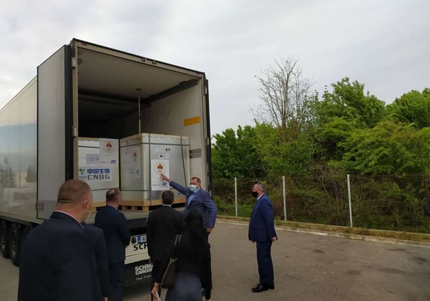 U Banjaluku stiglo 80.000 doza Sinofarma: Do sada najveća isporuka vakcina protiv korone Srpskoj