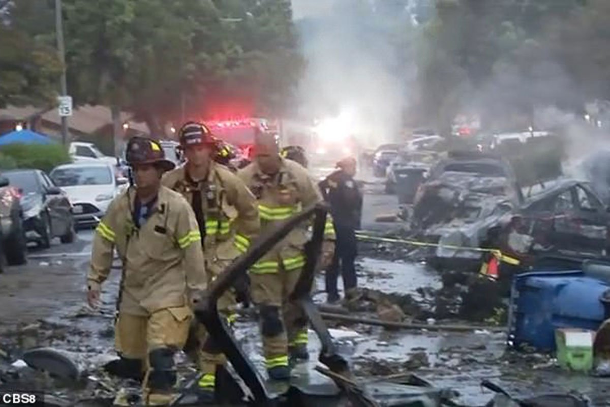 Srušio se avion u Americi, gori 15 kuća