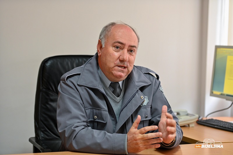 Bijeljina: Kazne za parkiranje na trotoaru od 400 do 2.000 KM!