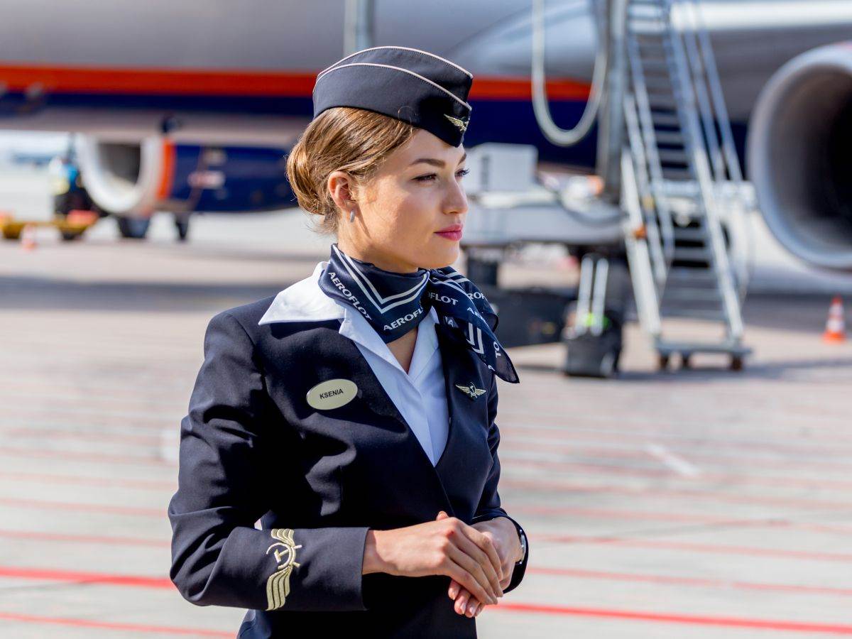 ZAŠTO STJUARDESE NOSE MARAME Koriste ih u hitnim situacijama