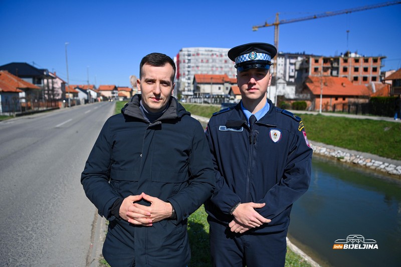 Bijeljinski policajci spasili ženu iz kanala Dašnica: “Svako human treba tako da postupi” (FOTO)