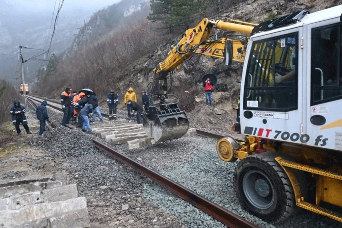 Sanirana pruga koju su uništile katastrofalne poplave u BiH