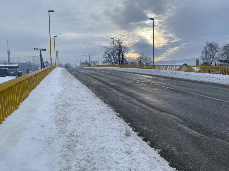 Zaleđeni trotoari klizalište za pješake