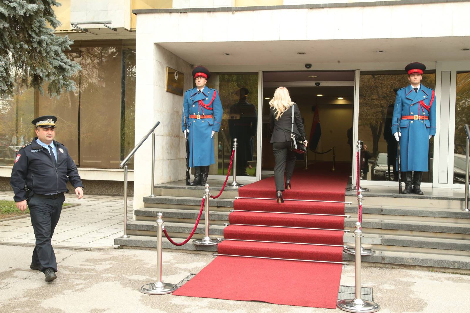 Počela konstitutivna sjednica NS RS na kojoj će poslanici, Dodik i Cvijanovićeva položiti zakletvu