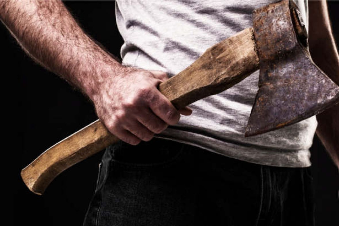 Detalji MONSTRUOZNOG UBISTVA u Šipovu: Suprugu ubo nožem, pa joj sjekirom smrskao glavu