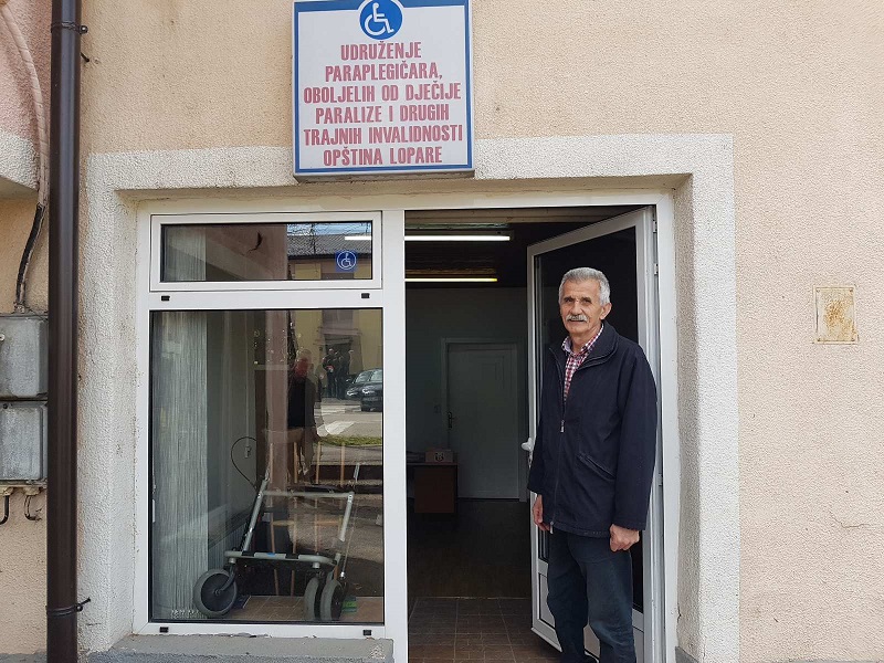 Položaj osoba sa invaliditetom: Teškoće ekonomskog položaja, nezaposlenost, nedostatak parkinga i arhitektonskih barijera