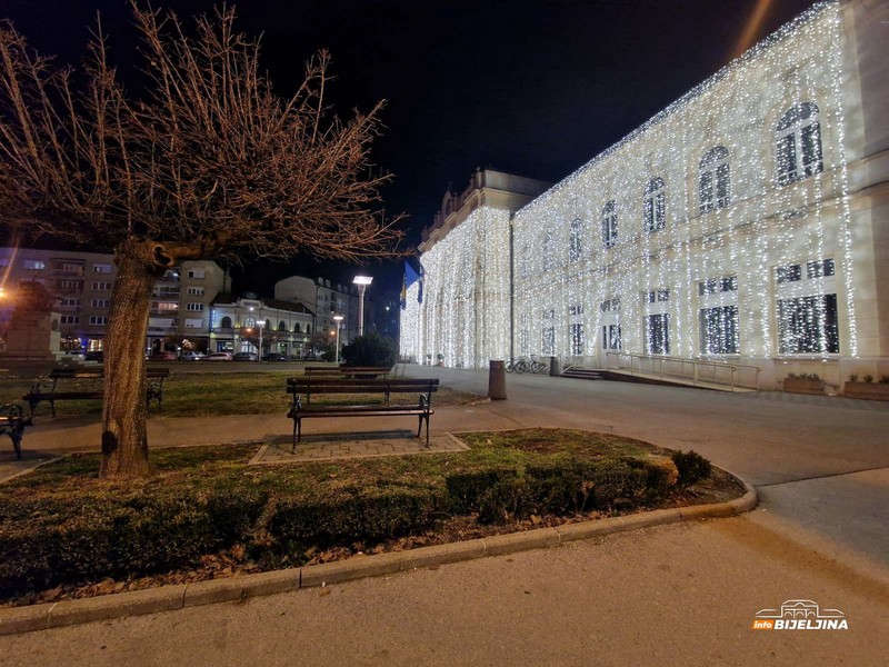 Bijeljina: Hoće li novogodišnje lampice dočekati Kinesku novu godinu? (FOTO)