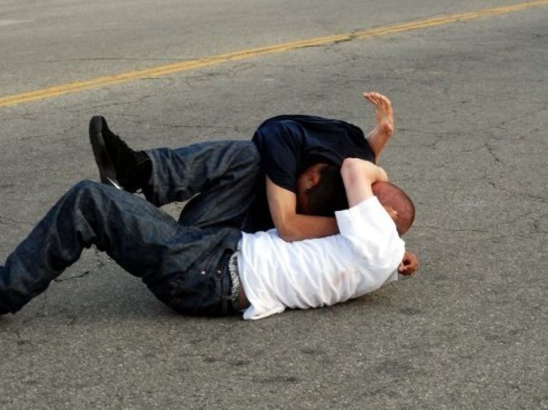 Potukli se zbog parkinga, dvojica završila u bolnici