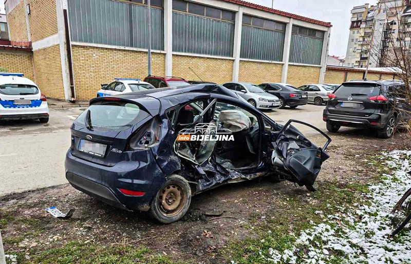 Policija saopštila detalje nesreće kod Bijeljine: Dvoje mrtvih u “fordu”, četvoro povrijeđeno (FOTO)