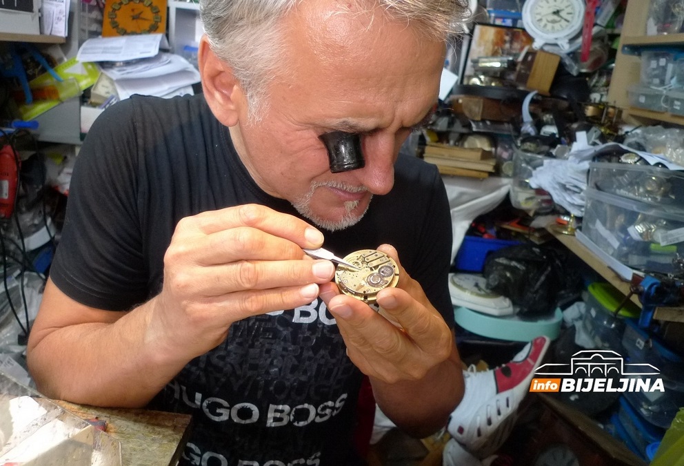 Bijeljina: Džepni satovi i dalje aktuelni (FOTO)