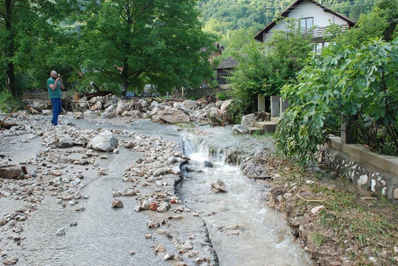 Nevrijeme u Banjici izazvalo štetu na objektima, izlila rječica Tavna (FOTO)