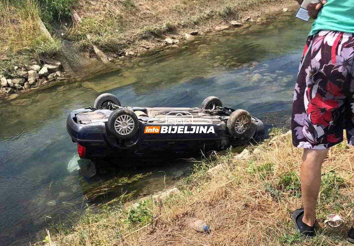 Bijeljina: Automobilom sletio u kanal