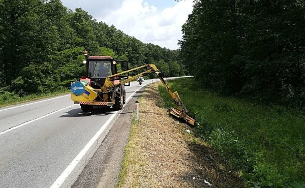 Bijeljina: Počelo košenje putnih pojaseva