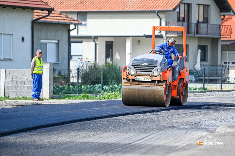 Počelo asfaltiranje puta u Janji (FOTO)