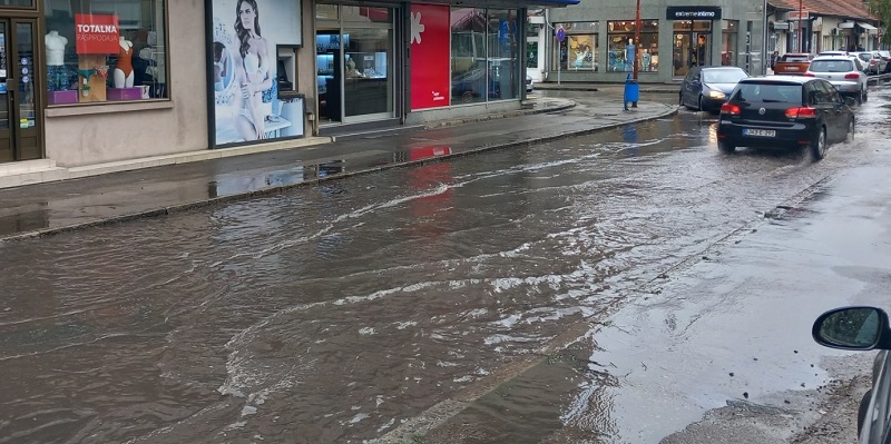 Ponovo „jezero“ u Nušićevoj ulici, kada će reagovati nadležni? (FOTO)