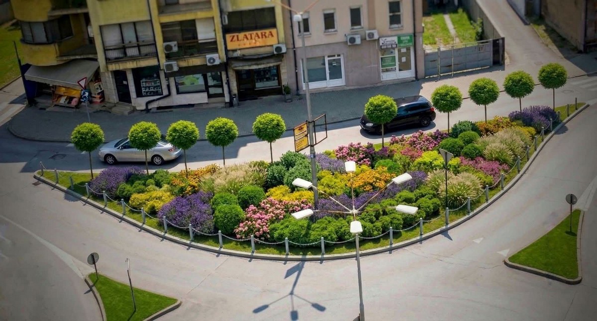 Bijeljina: Kružni tok “Bled” dobija fontanu, uređuju i površinu kod “bijelih zgrada” (FOTO)