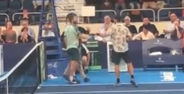 Tuča dvojice tenisera u Orleansu (VIDEO)