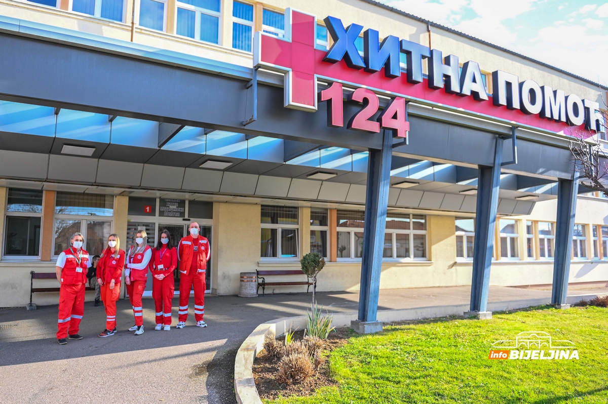 Svi praznuju, a za njih nema predaha: Reporteri InfoBijeljina sa dežurnim službama (FOTO)
