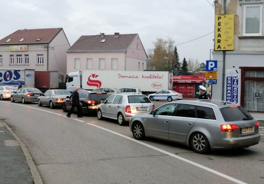 Vozači, budite strpljivi! Pojačana frekvencija vozila na prelazu Brod