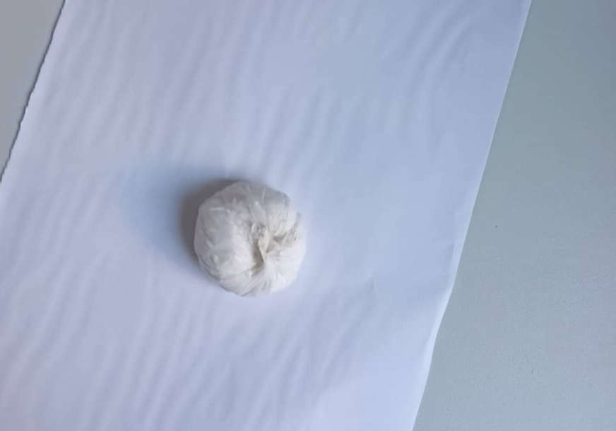 DROGU SAKRILA U PUNĐU Policija pretresla ženu u Doboju