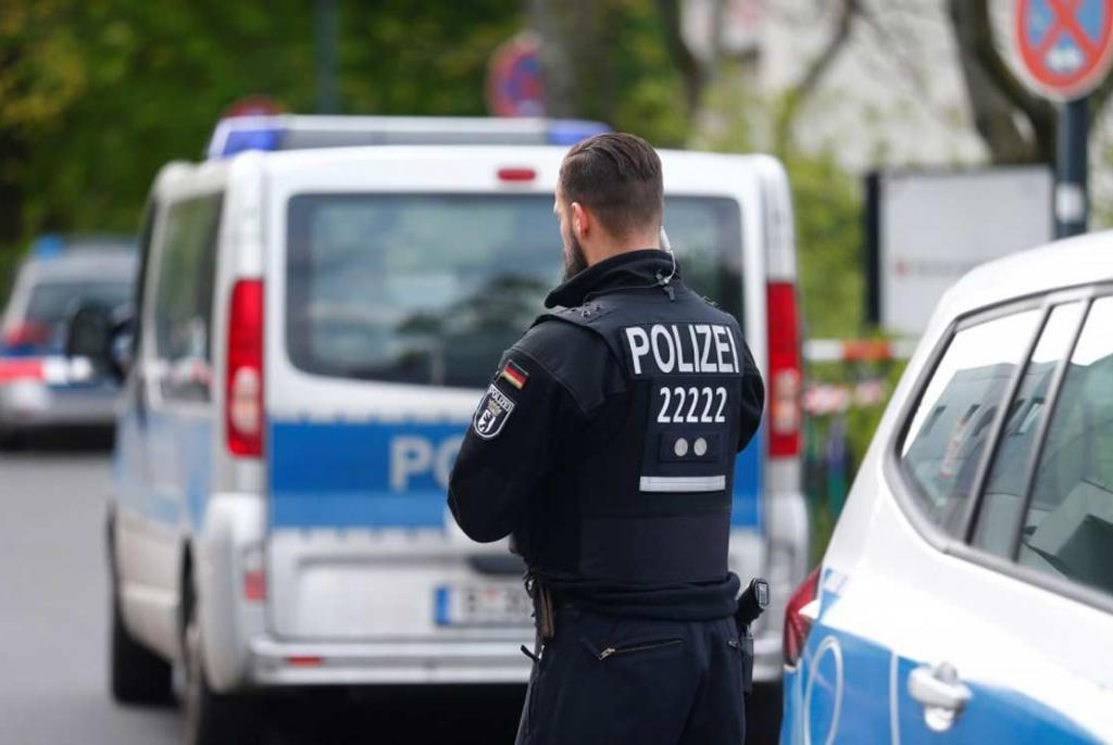 Naoružani muškarci se zabarikadirali u školi, policija evakuiše djecu