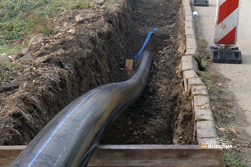 Rekonstrukciju glavnog cjevovoda u Loparama završavaju prije roka: Sigurnija voda ga potrošače /FOTO/