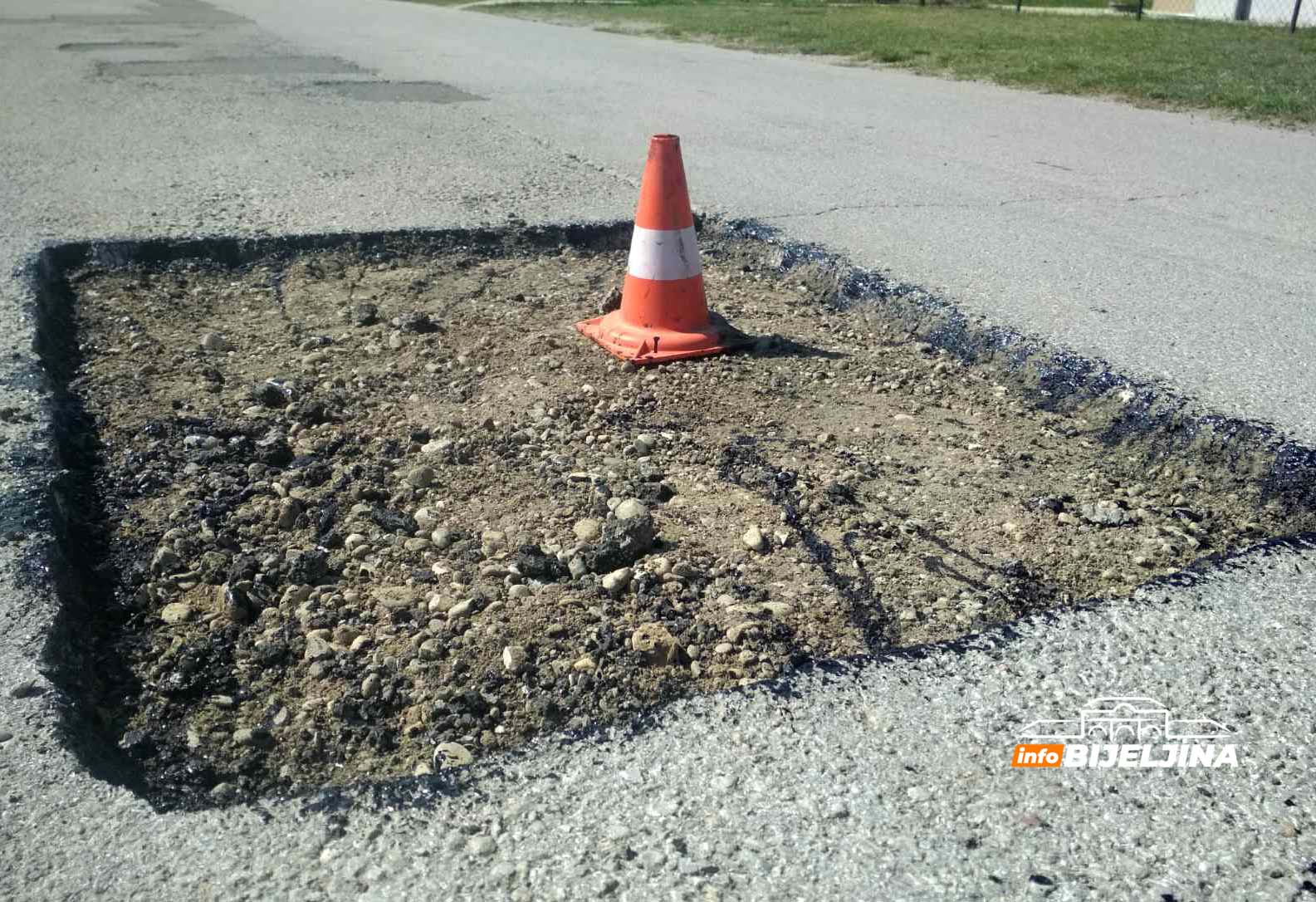 Ko plaća štetu vozačima zbog rupa na putevima u Bijeljini: Advokat objasnio sve detalje (FOTO)