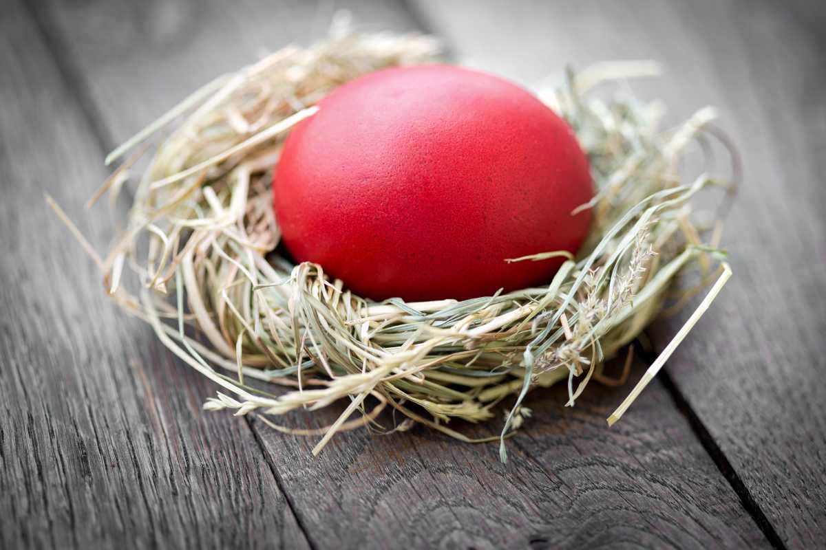 Prvo Vaskršnje jaje ČUVA OD ZLA I BOLESTI: Šta treba uraditi sa prošlogodišnjom čuvarkućom?