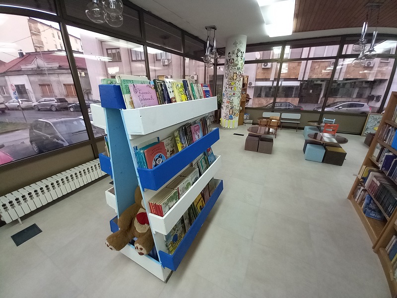 Rekonstruisani podovi bijeljinske Biblioteke, ambijent dobio moderniji izgled (FOTO)