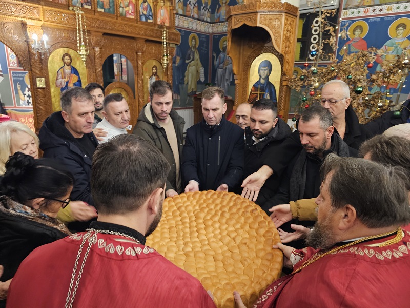 Božićno jutro u Ugljeviku: Bogomladenac srca ozario