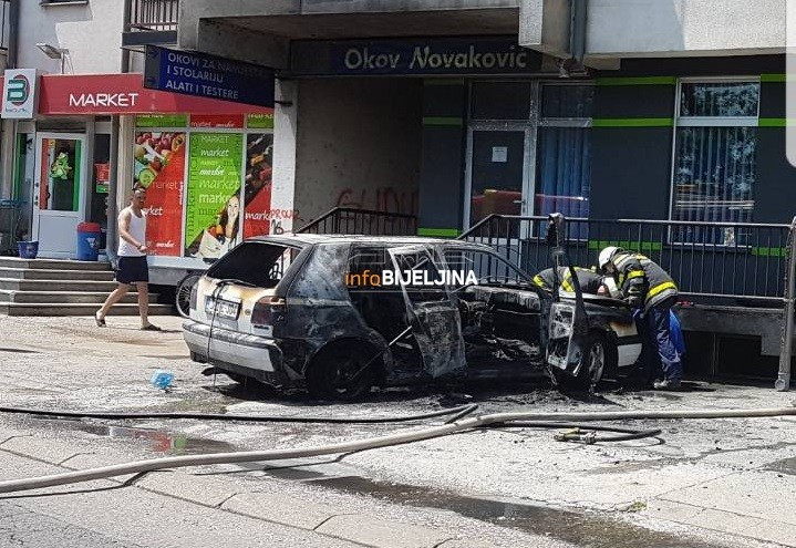 Izgorio automobil u Bijeljini /VIDEO/