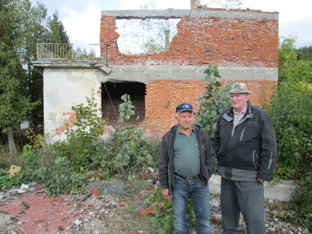 Srbi teško do imovine