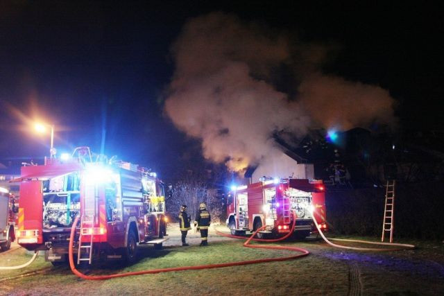 Požar u Crnjelovu, gori kuća