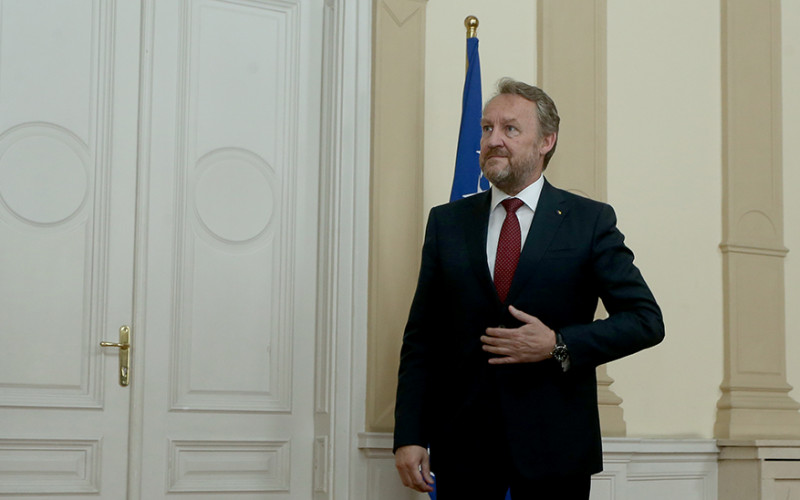 Bakir Izetbegović novcem građana plaća knjigu o ocu Aliji