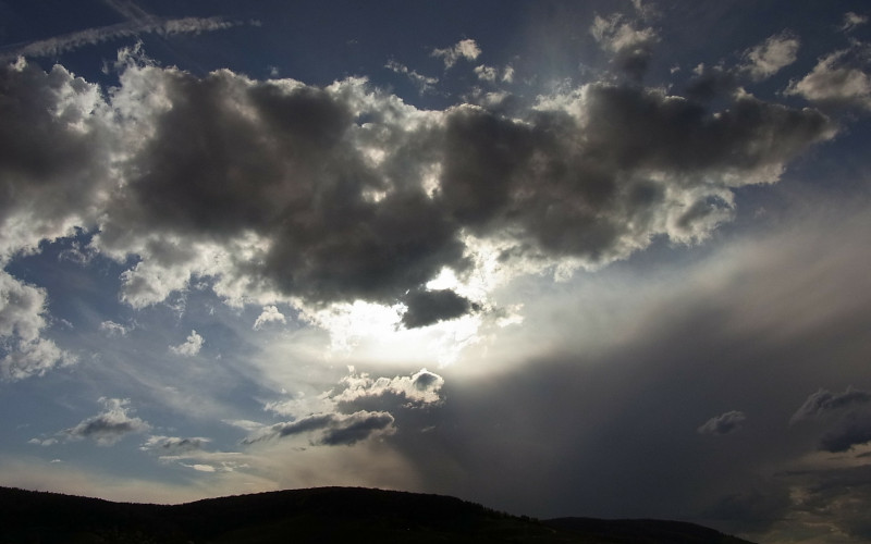 Sutra tokom dana sunčano i sparno, uveče pljuskovi