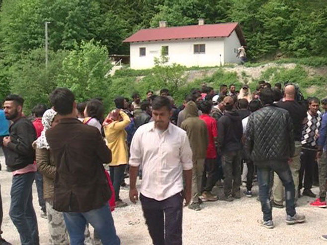 Migranti iz Beograda autobusima stižu do granice sa BiH