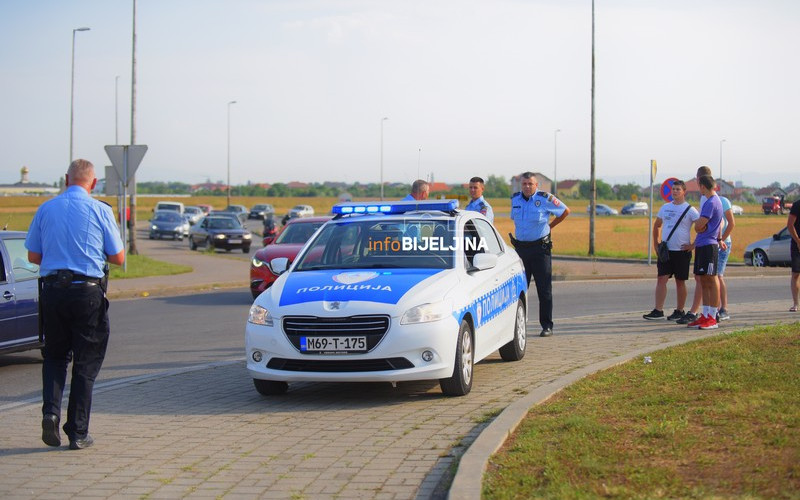 Bijeljinski vozači na pola sata blokirali putni pravac prema Rači /VIDEO/