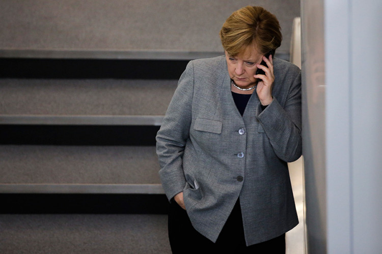 Vanredno stanje u Bundestagu, Merkel pada zbog izbjeglica?