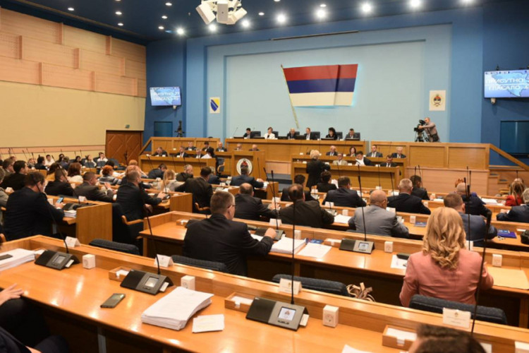 Vlada RS povukla tačku o osiguranjima dok se ne utvrdi gdje je potrošeno 2, 5 miliona KM